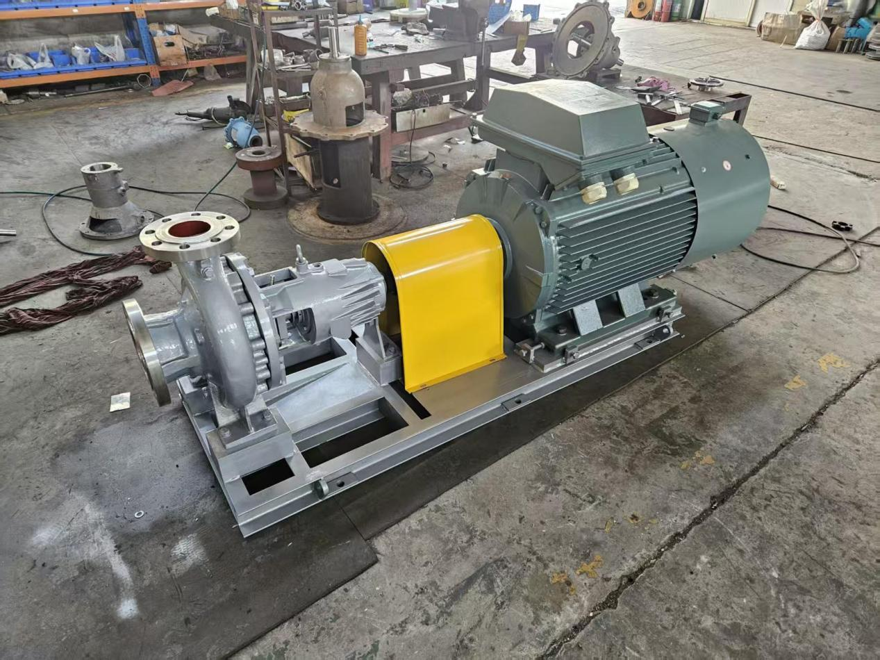 Transfer pump for nitrocellulose suspension